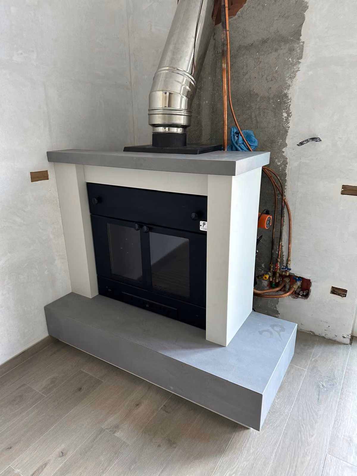 Rivestimento del camino realizzato da Calabra Marmi, vista 14