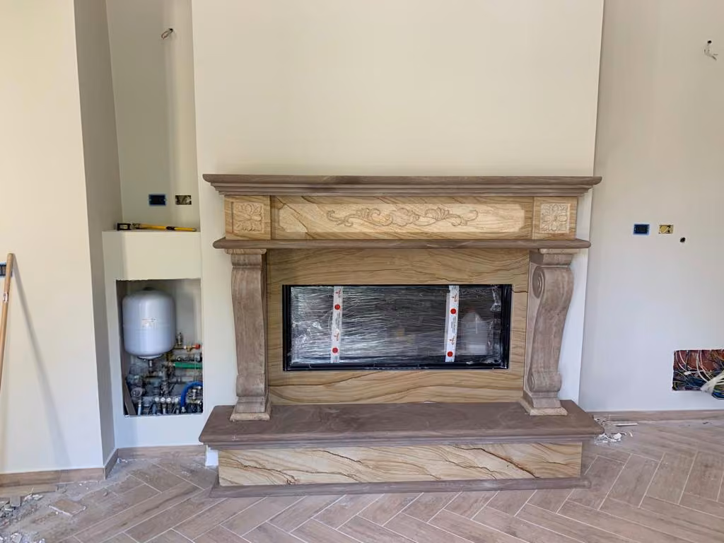 Rivestimento del camino realizzato da Calabra Marmi, vista 22
