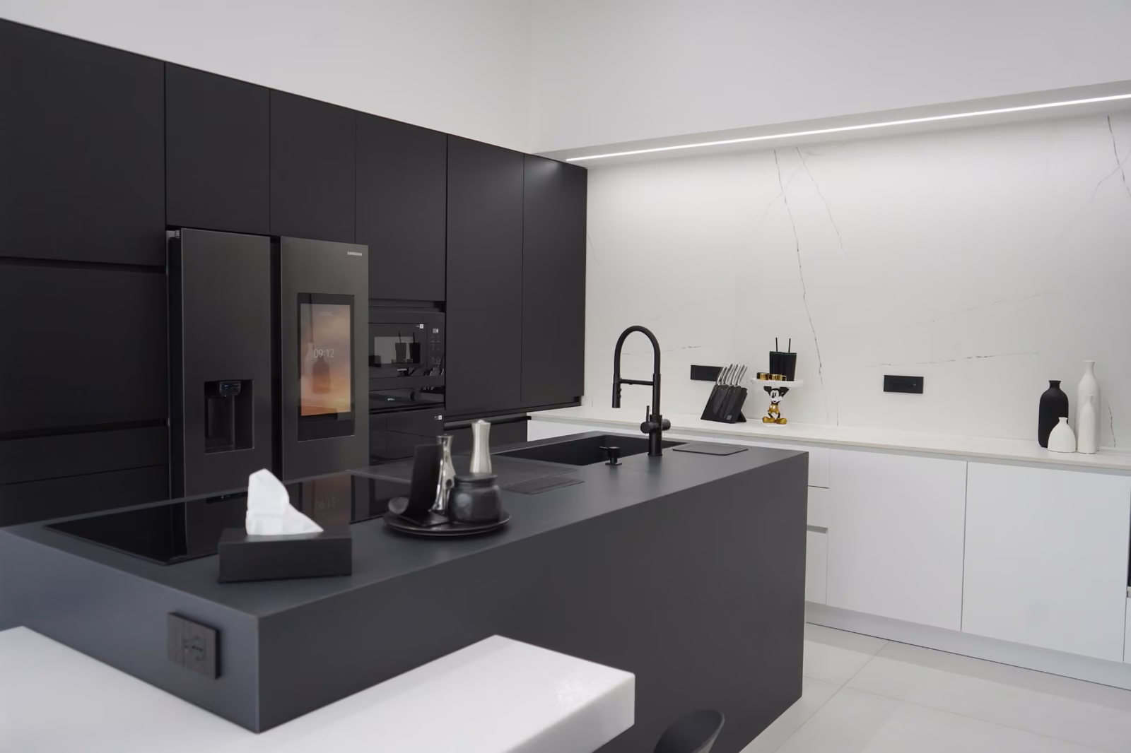 Top cucina e superfici su misura realizzato da Calabra Marmi, vista 8