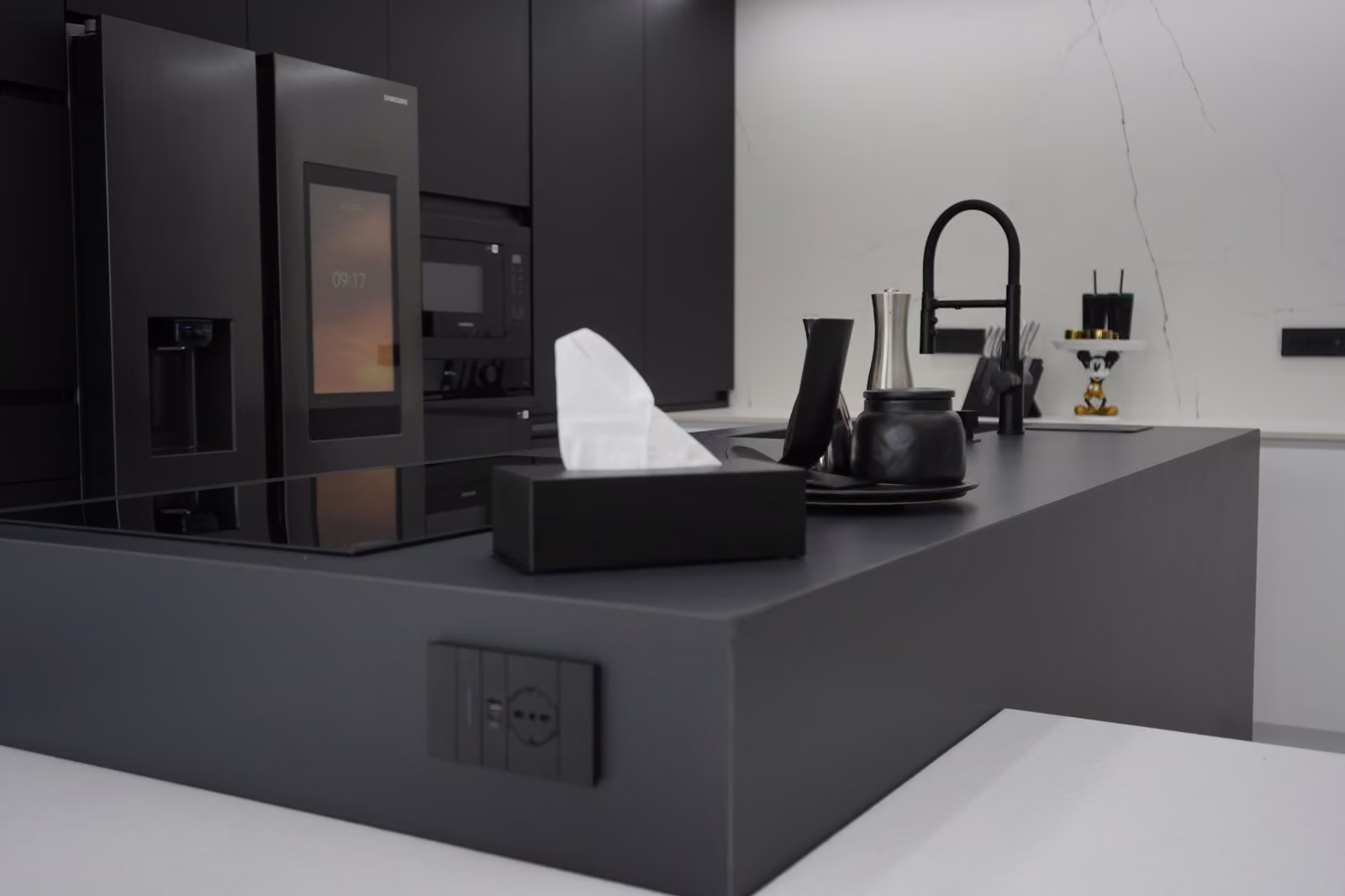Top cucina e superfici su misura realizzato da Calabra Marmi, vista 11