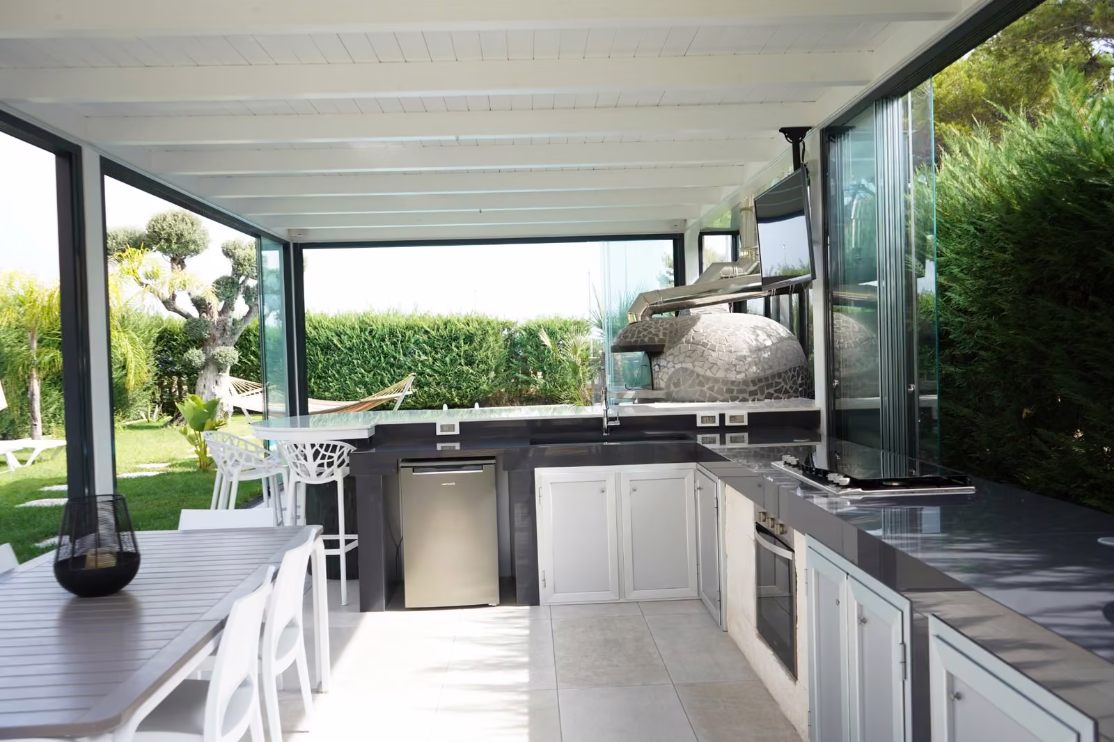 Top cucina e superfici su misura realizzato da Calabra Marmi, vista 17